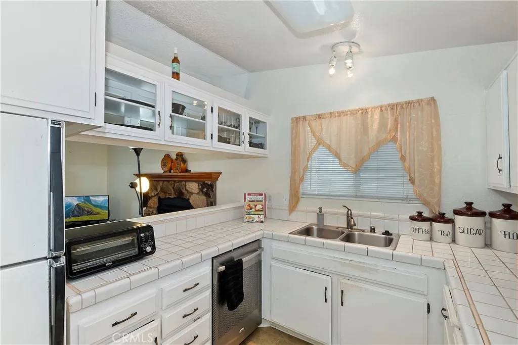 Lake Arrowhead, CA 92352,142 Rockledge Lane