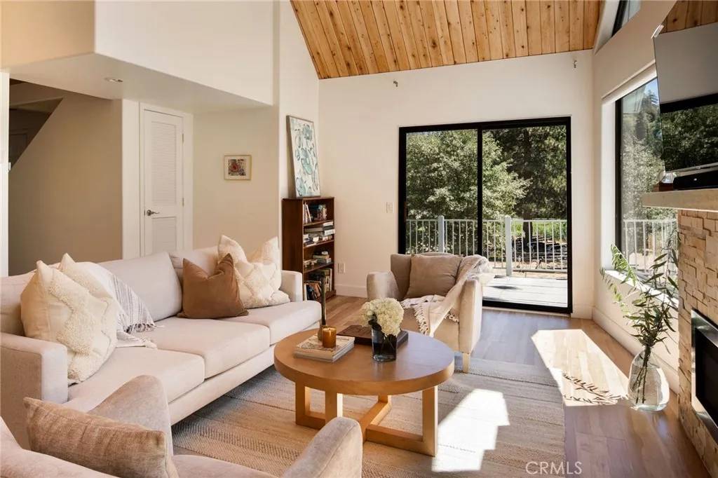 Lake Arrowhead, CA 92352,113 Brentwood Drive