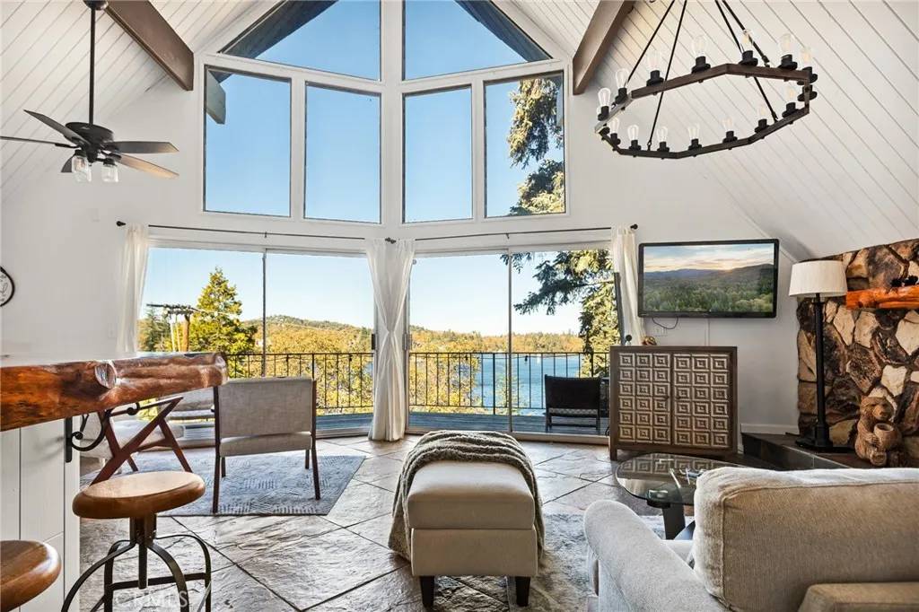 Lake Arrowhead, CA 92352,28919 Palisades Drive