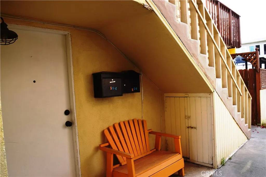Playa Del Rey, CA 90293,104 Sunridge Street