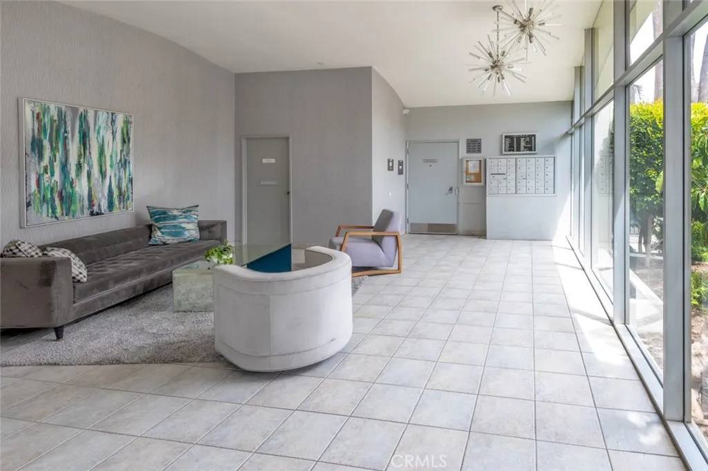 Redondo Beach, CA 90277,565 Esplanade #101