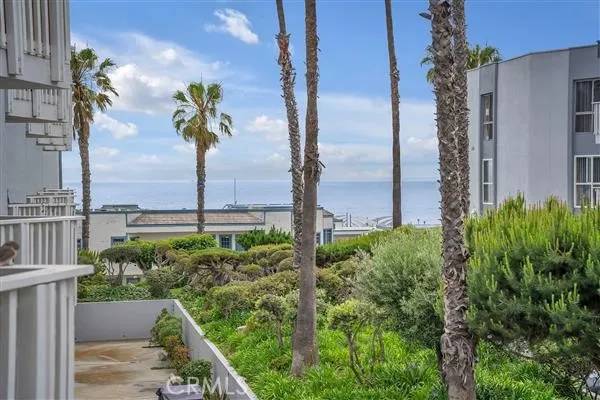Redondo Beach, CA 90277,620 The Village #202