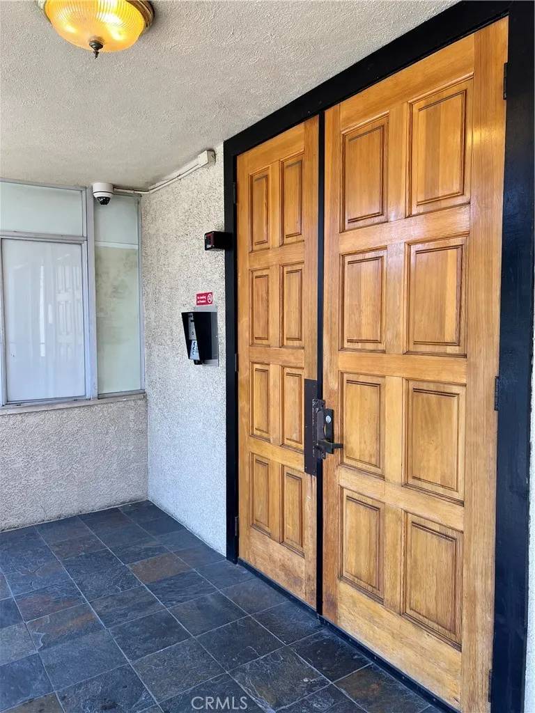 Encino, CA 91316,5339 Newcastle Avenue #103