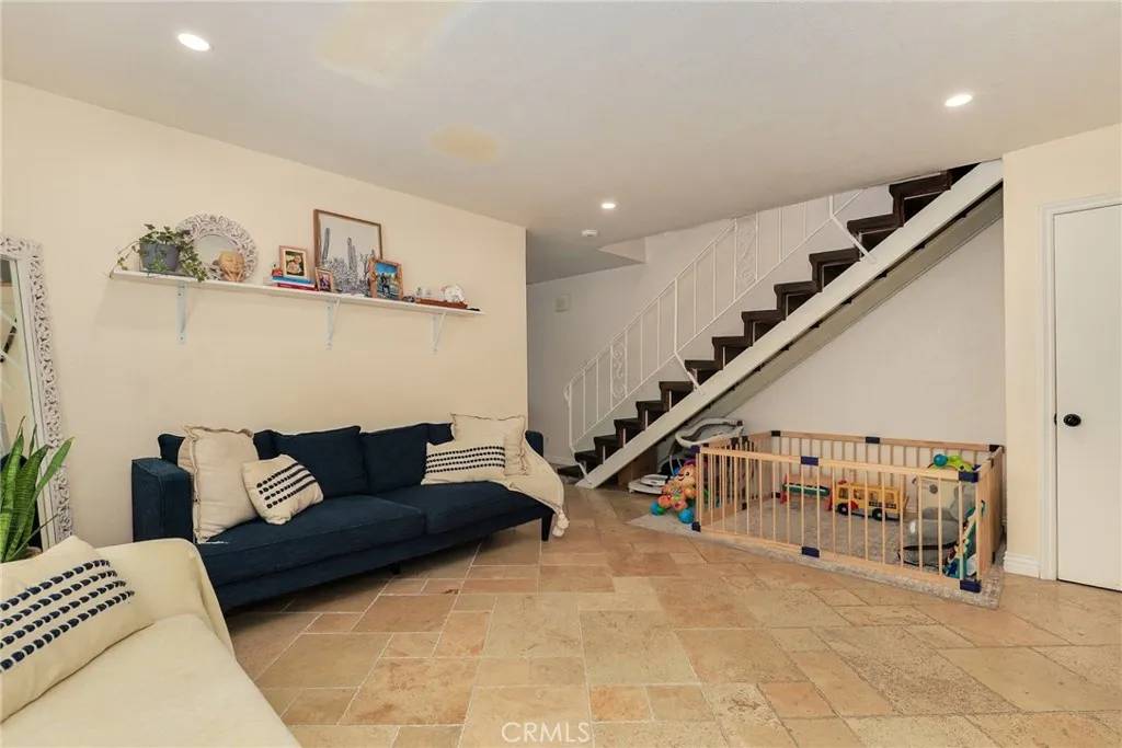 South Gate, CA 90280,10515 San Anselmo Avenue