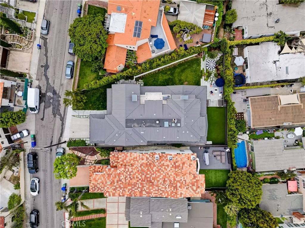 Manhattan Beach, CA 90266,677 19th Street