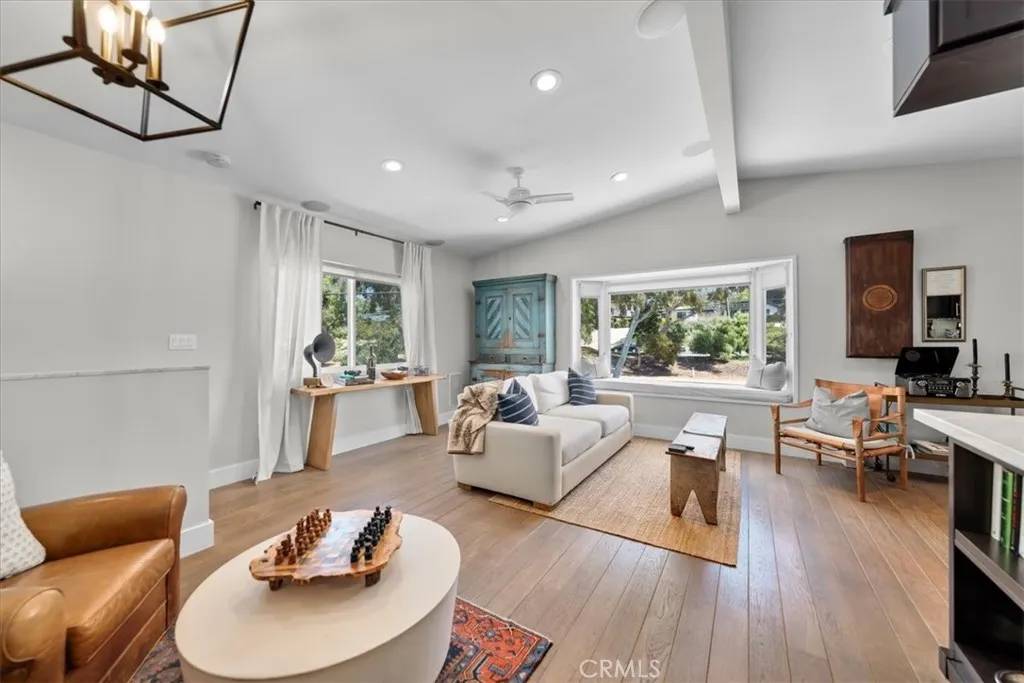 Manhattan Beach, CA 90266,817 N Valley Drive