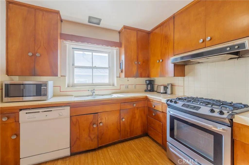 Inglewood, CA 90305,9507 S 10th Avenue