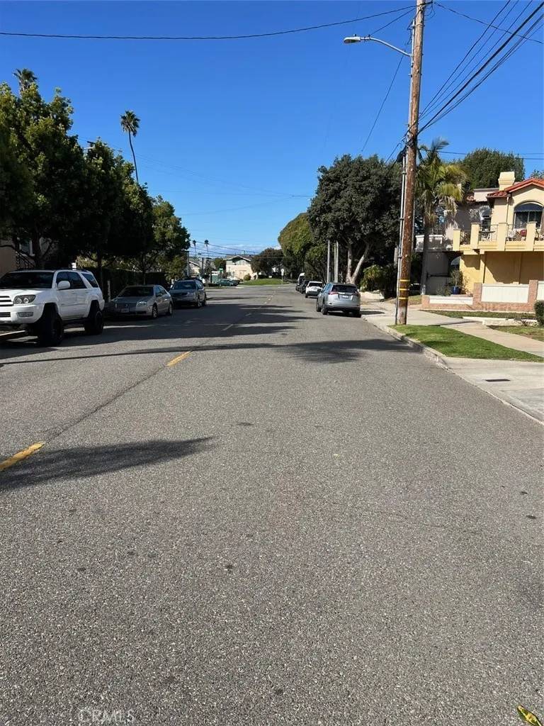 Redondo Beach, CA 90277,214 Camino Real