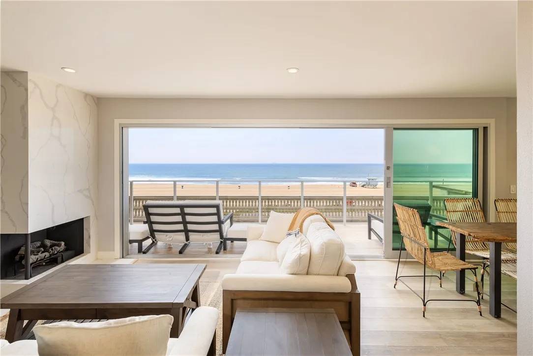 Manhattan Beach, CA 90266,2208 The Strand