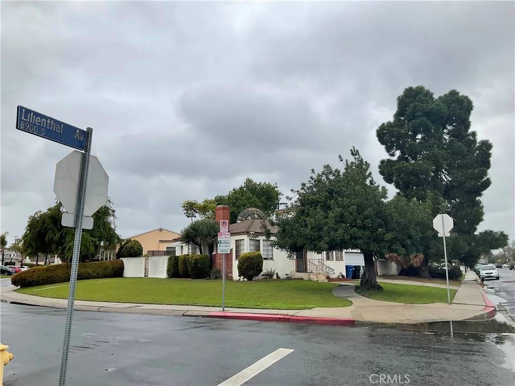 Los Angeles, CA 90045,8855 Lilienthal Avenue