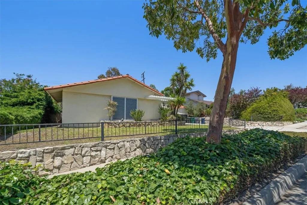 Rancho Palos Verdes, CA 90275,6543 Monero Drive