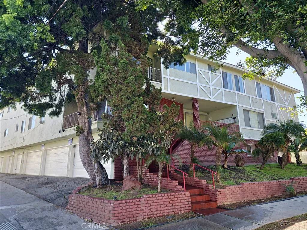 Inglewood, CA 90302,404 E Hyde Park Boulevard