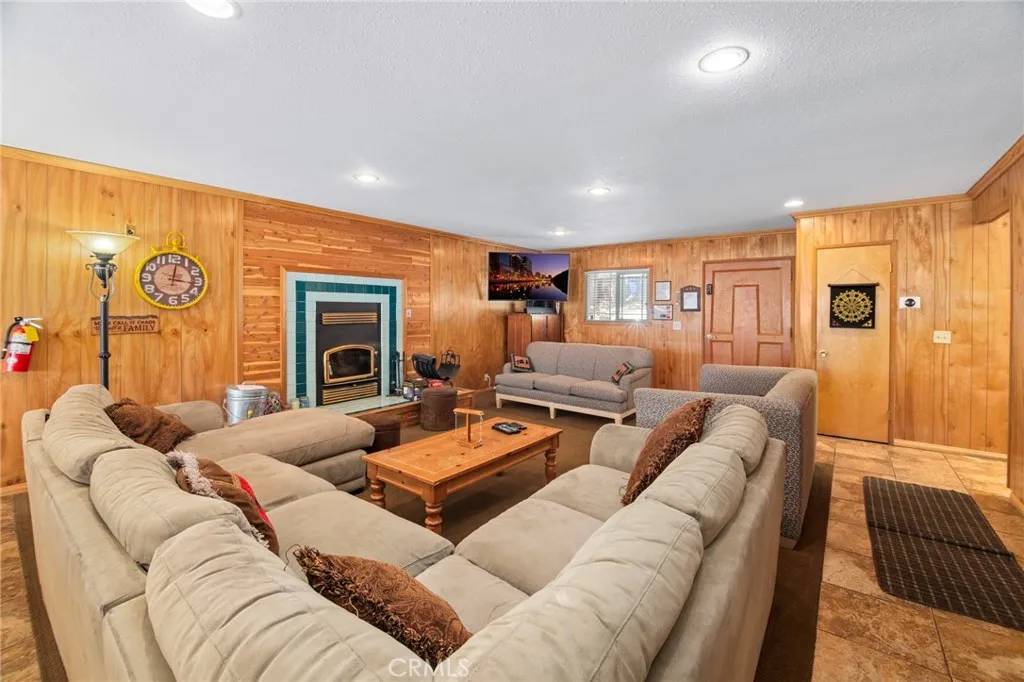 Big Bear City, CA 92314,366 Curly Drive