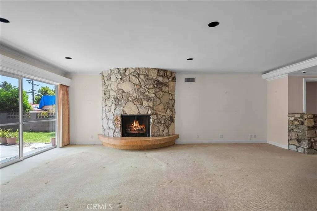 Los Angeles, CA 90056,5522 S Holt Avenue