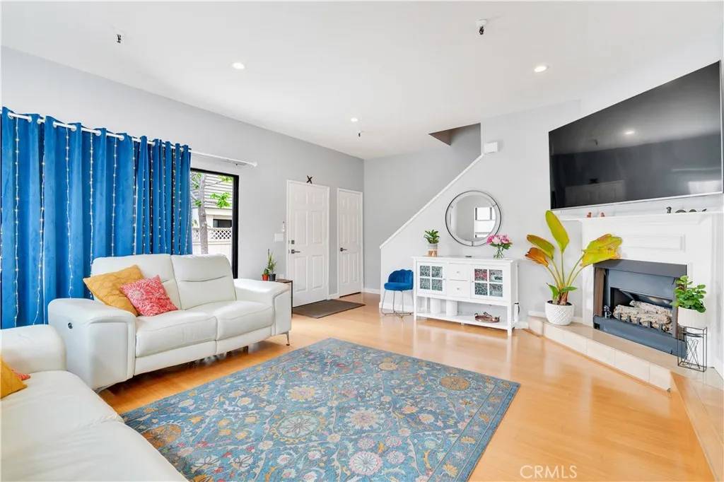 Lawndale, CA 90260,15111 Freeman Avenue #28