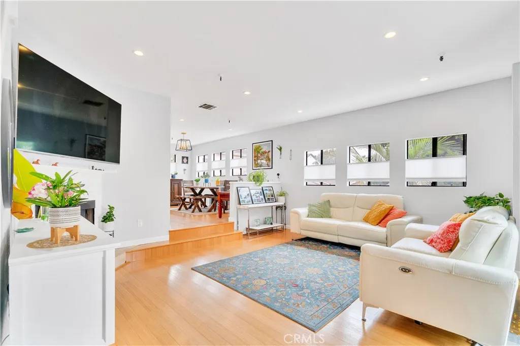 Lawndale, CA 90260,15111 Freeman Avenue #28
