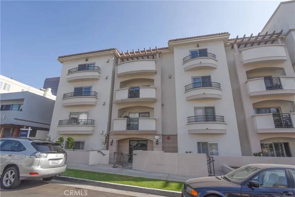 Los Angeles, CA 90049,11848 Kiowa Avenue #106