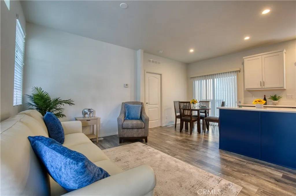 Lomita, CA 90717,26006 Oak #6