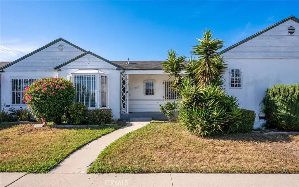 Los Angeles, CA 90044,7427 S Hoover Street