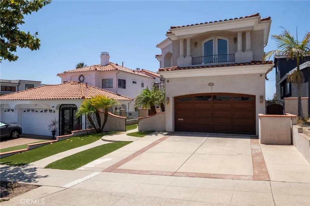 Redondo Beach, CA 90277,711 N Paulina Avenue