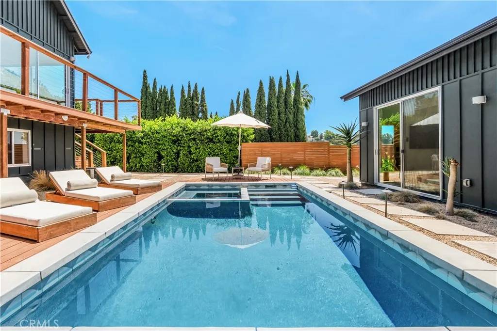 Los Angeles, CA 90039,2240 Ewing Street