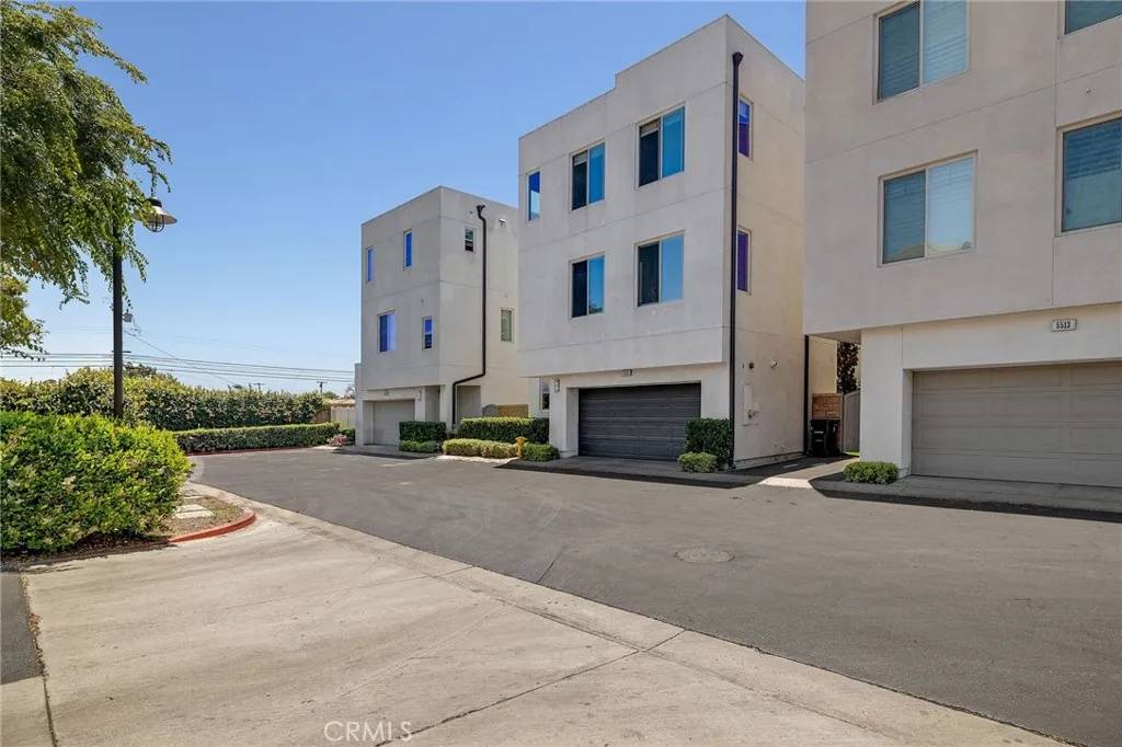 Hawthorne, CA 90250,5515 Palm Drive