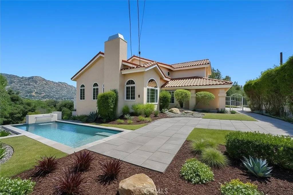 West Hills, CA 91304,8838 Chatlake Drive