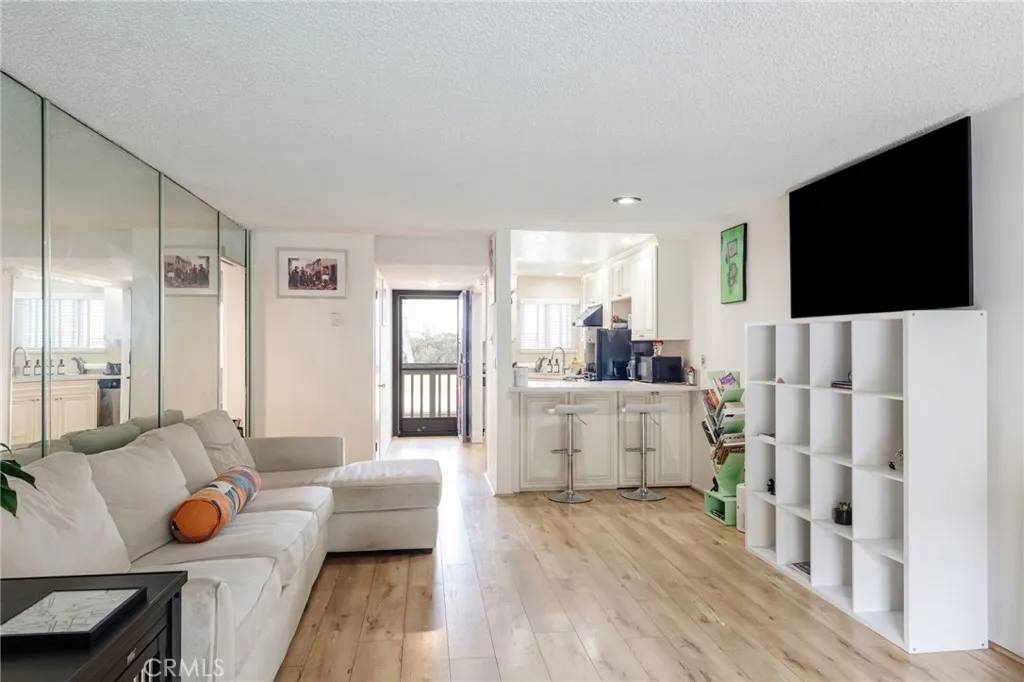 El Segundo, CA 90245,770 W Imperial Avenue #16