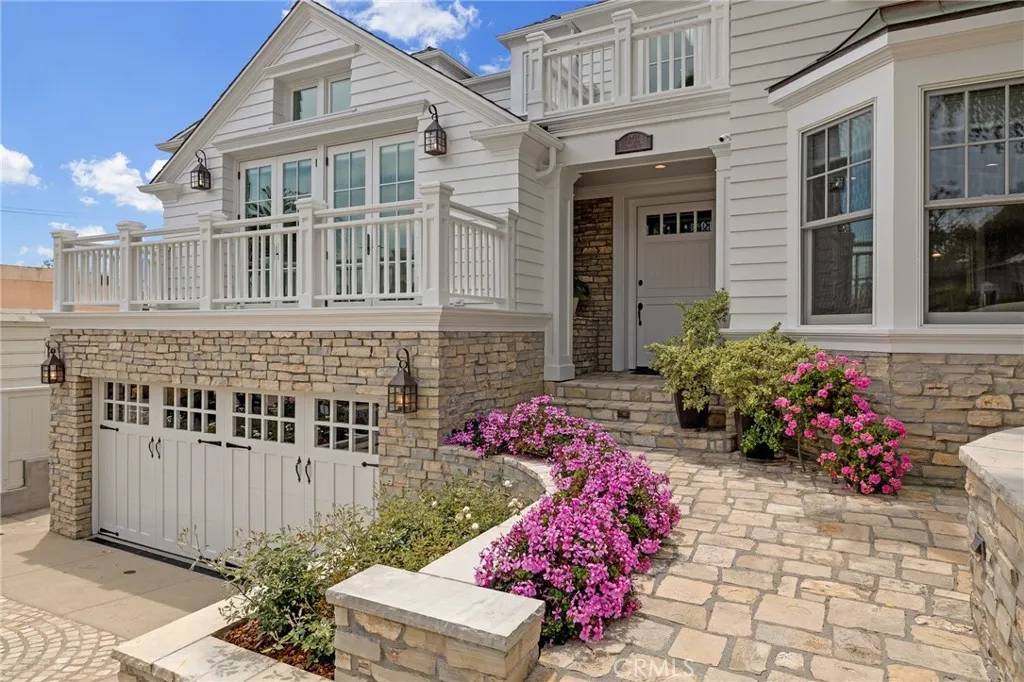 Manhattan Beach, CA 90266,2711 Elm Avenue