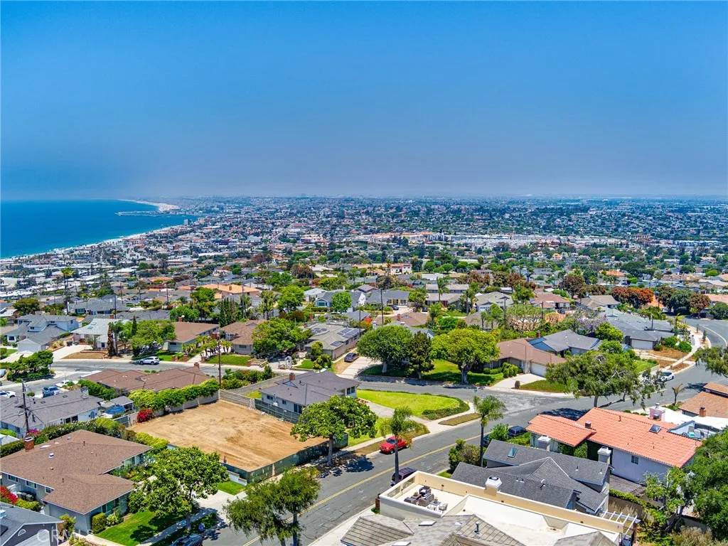 Redondo Beach, CA 90277,120 Via Alameda
