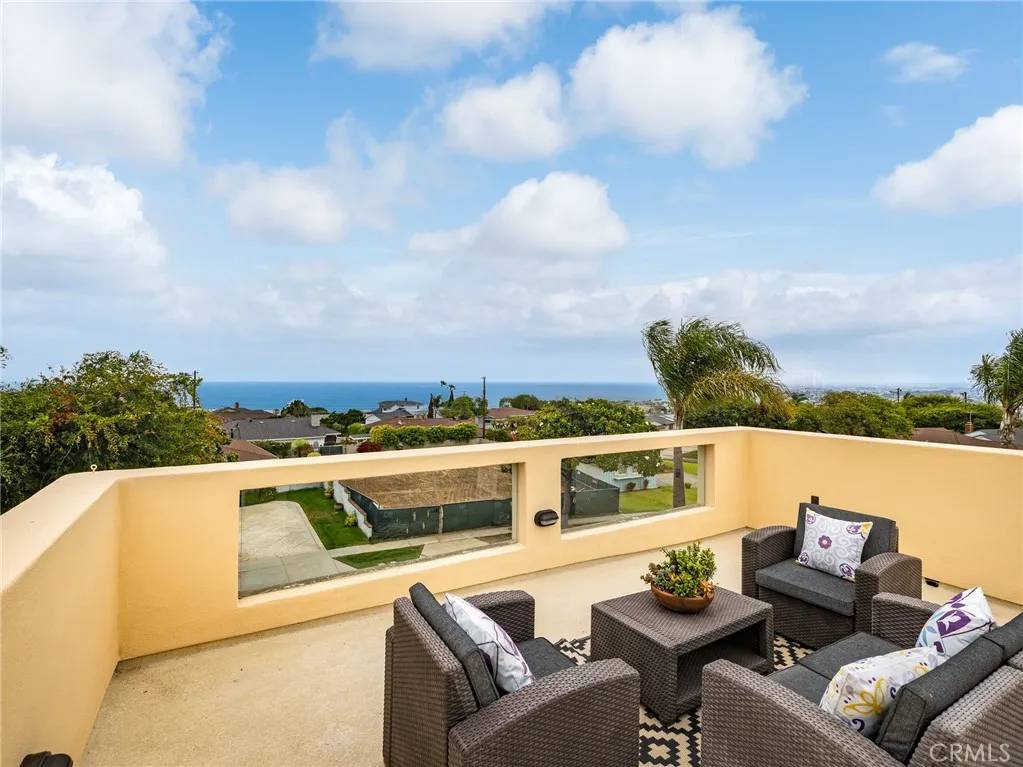 Redondo Beach, CA 90277,120 Via Alameda