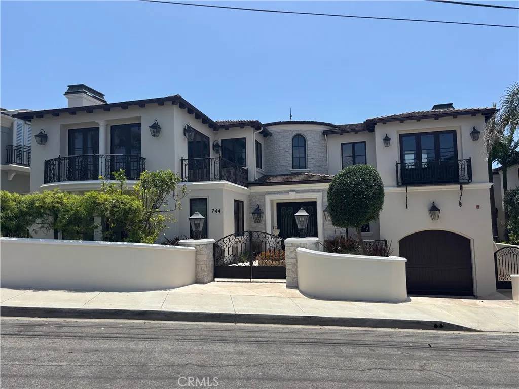 Manhattan Beach, CA 90266,744 11th Street