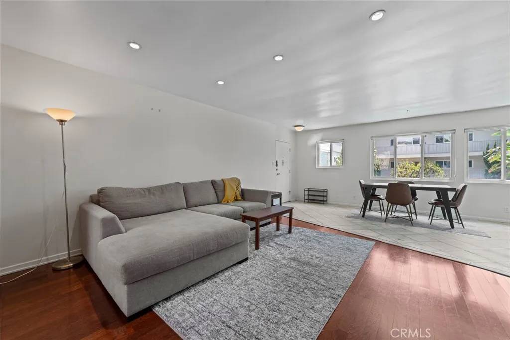 Los Angeles, CA 90046,1525 N Hayworth Ave #205