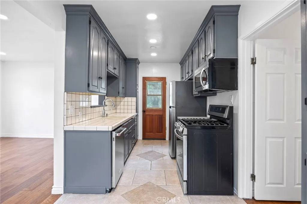 Culver City, CA 90230,5183 Inglewood Boulevard