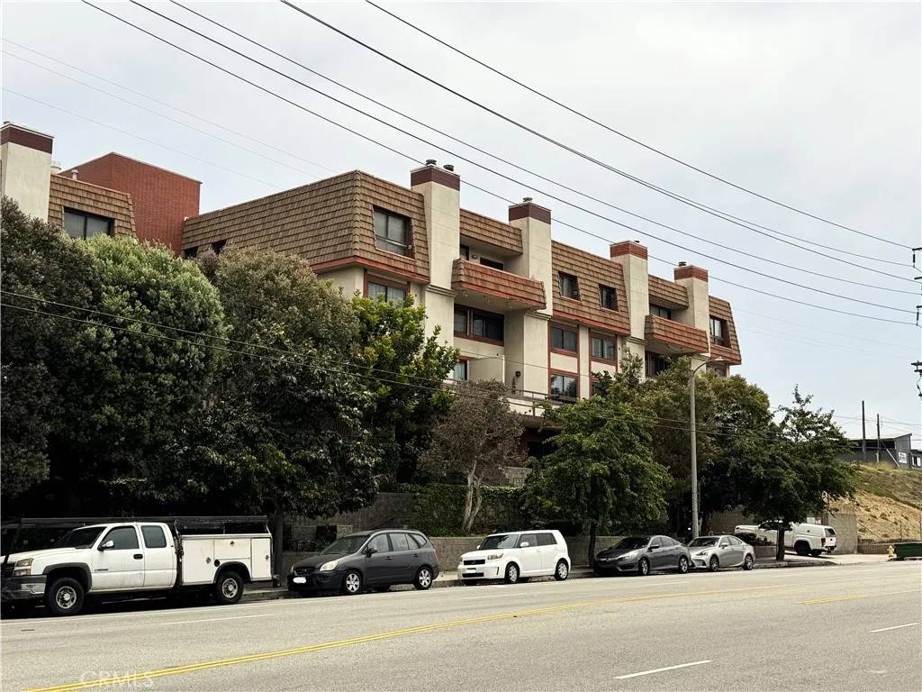 Playa Del Rey, CA 90293,8828 Pershing Drive #116