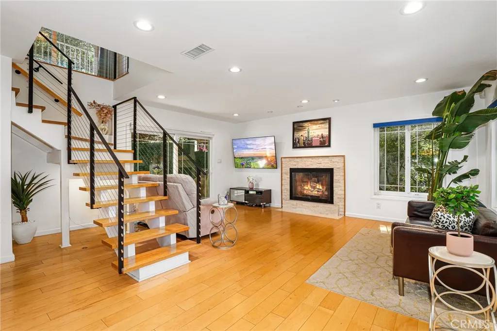 Los Angeles, CA 90068,3329 Adina Drive
