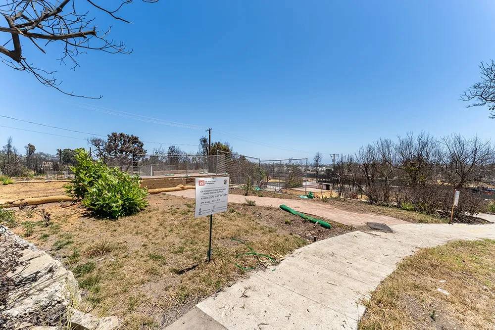 Pacific Palisades, CA 90272,15475 Albright Street