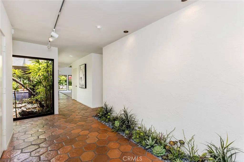 Lakewood, CA 90712,3721 Manor Drive