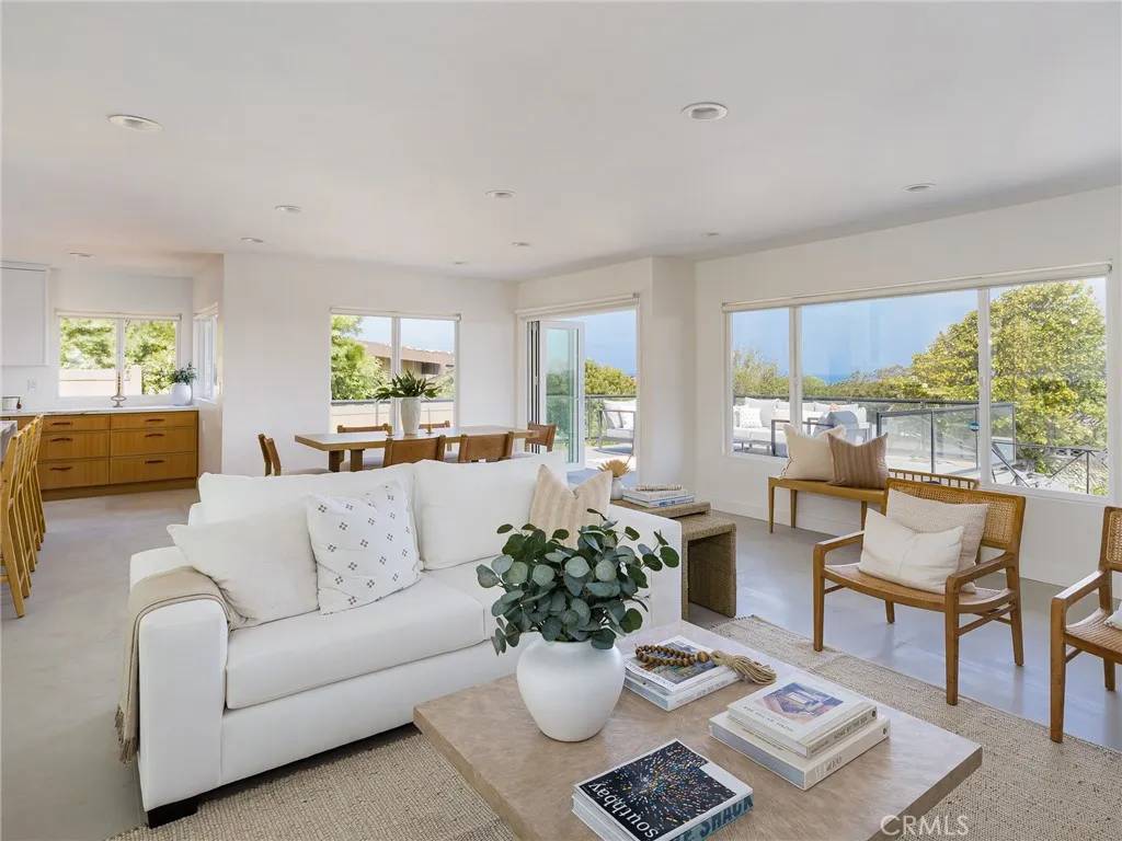Redondo Beach, CA 90277,320 Calle Mayor