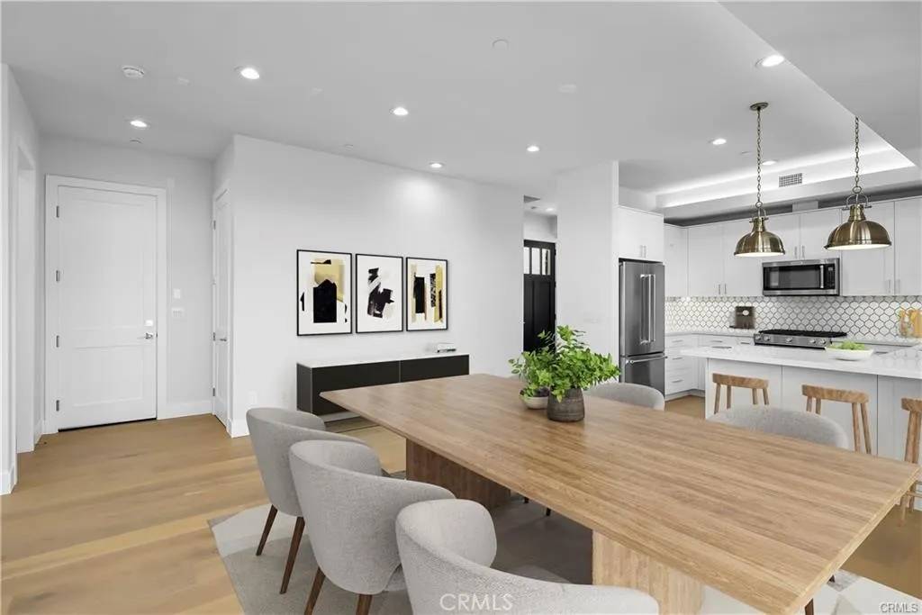 Redondo Beach, CA 90278,2317 Vanderbilt Lane #C