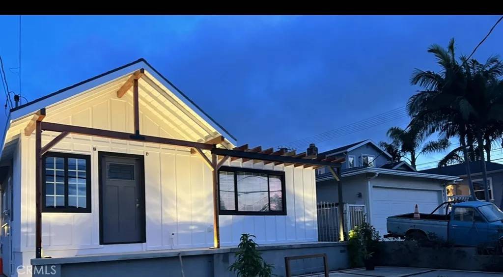 San Pedro, CA 90731,883 W Crestwood Street