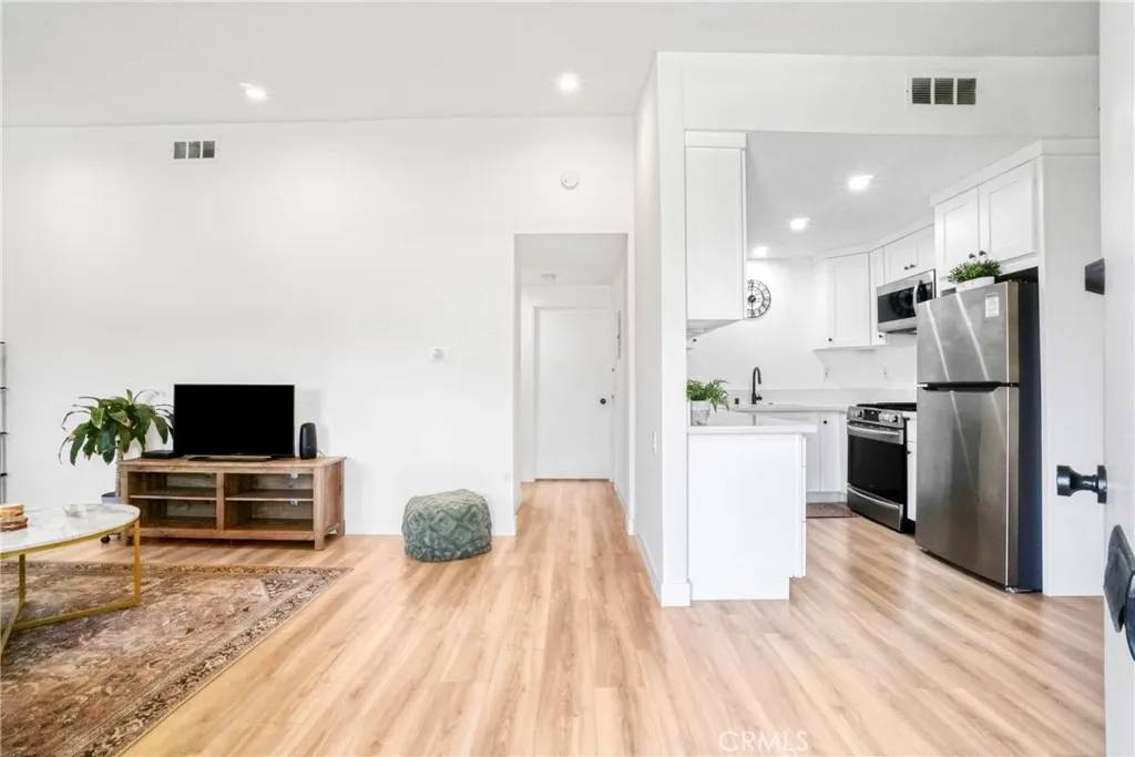 Newhall, CA 91321,19118 Avenue Of The Oaks #B