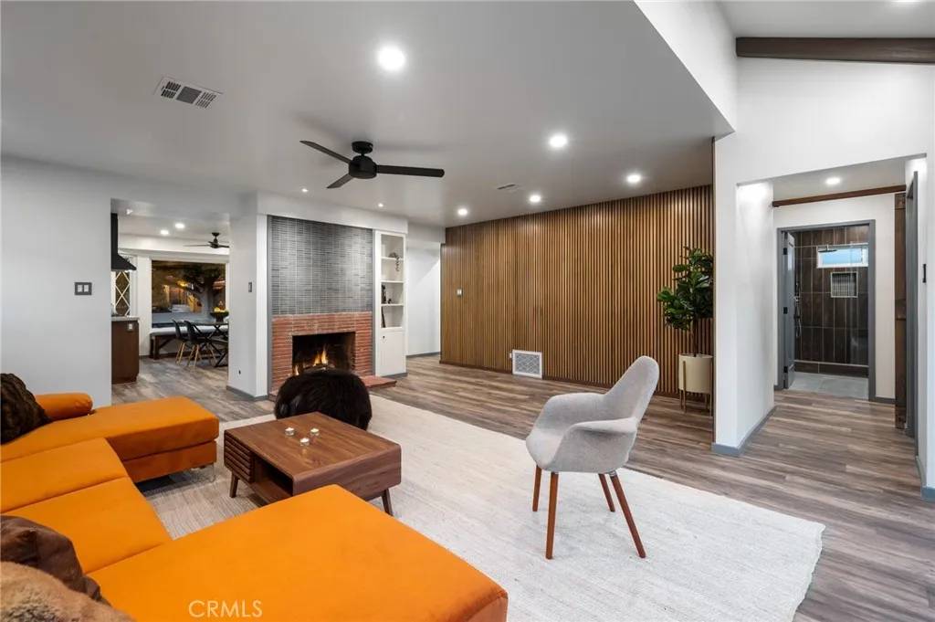 Los Angeles, CA 90045,7424 W 85th Street