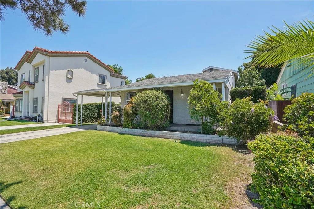 South Gate, CA 90280,10018 San Vincente Avenue