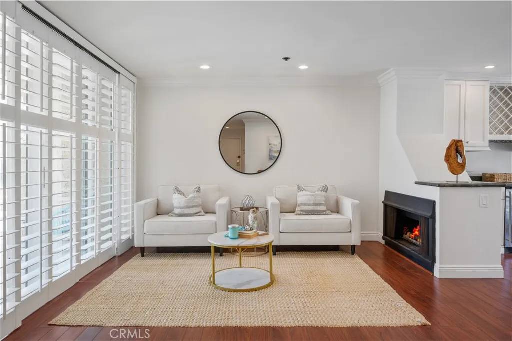 Redondo Beach, CA 90277,555 Esplanade #320