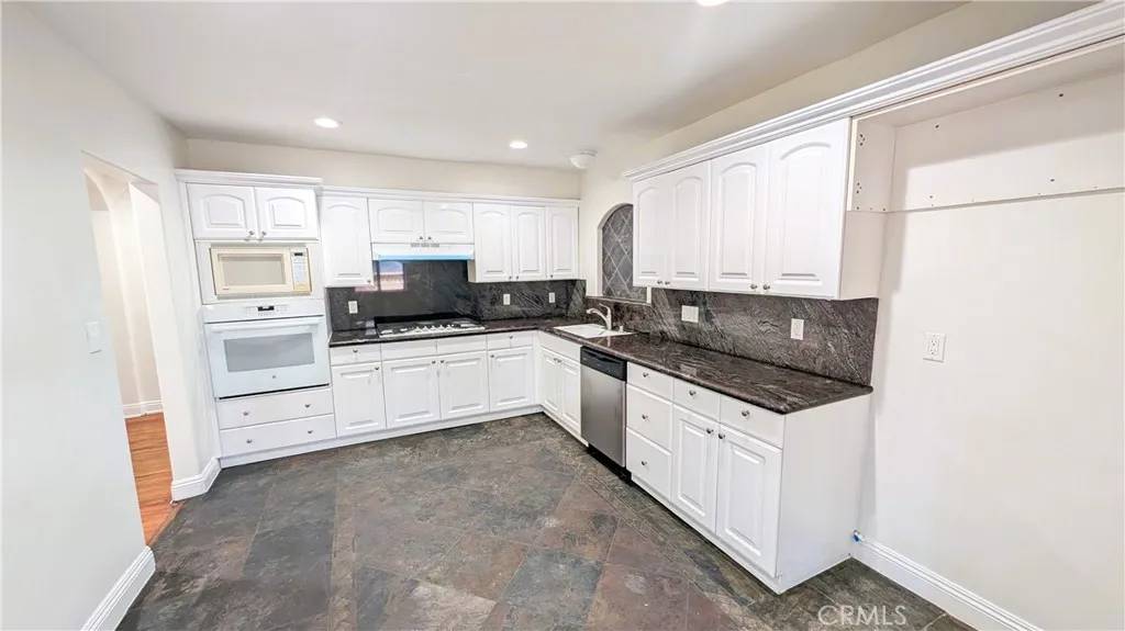 Torrance, CA 90504,18505 Van Ness Avenue