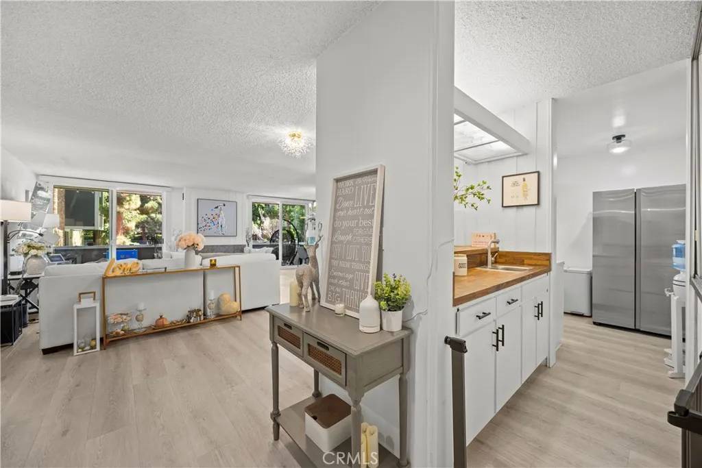 Culver City, CA 90230,6315 Green Valley Circle #100
