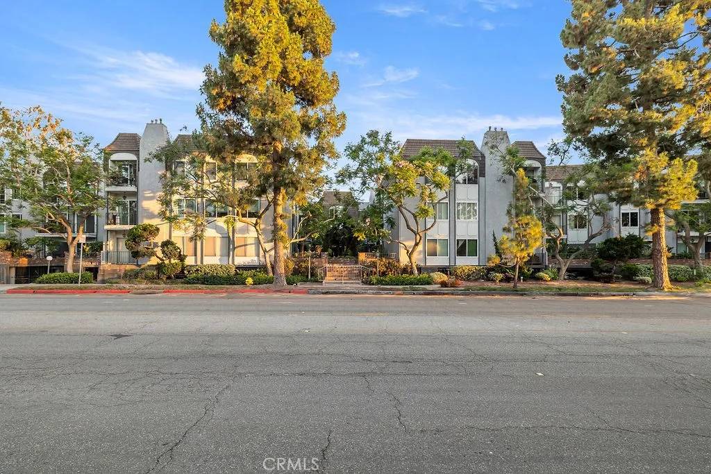 Culver City, CA 90230,5870 Green Valley Circle #231