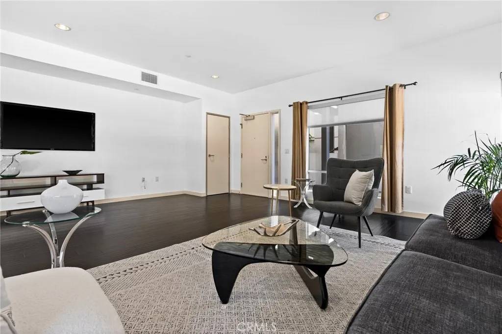 Marina Del Rey, CA 90292,3119 Via Dolce #107