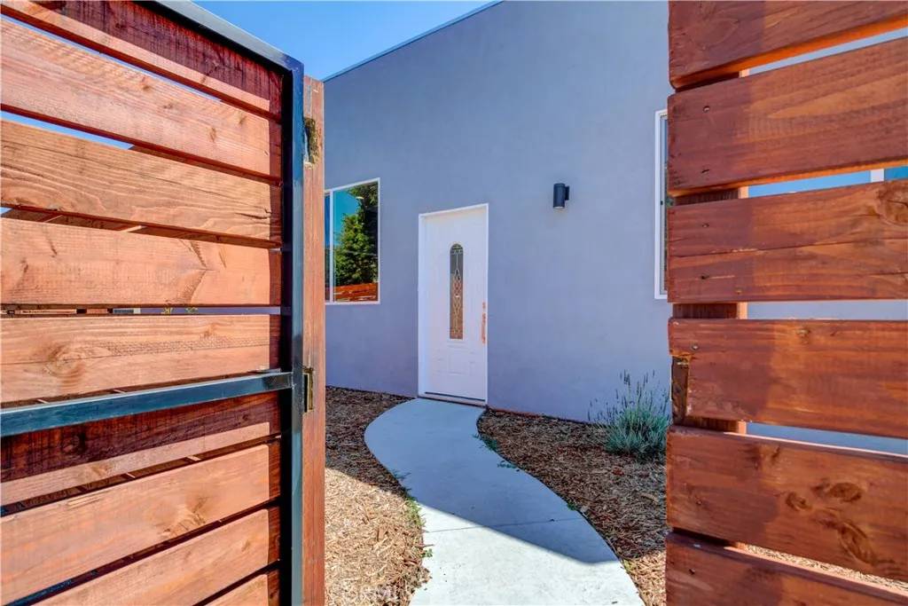 Los Angeles, CA 90018,3626 S Cimarron Street